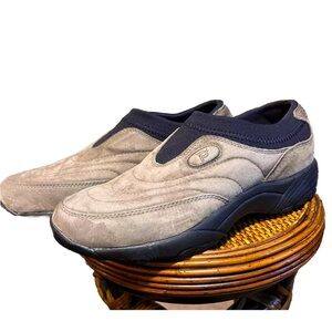 Propét Women’s Anti-slip Wash & Wear leather slip on shoe Size 8